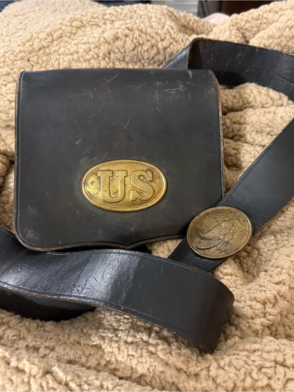 Vintage US Brass-Emblem Black Leather Bag and Waist Belt ( heavy )